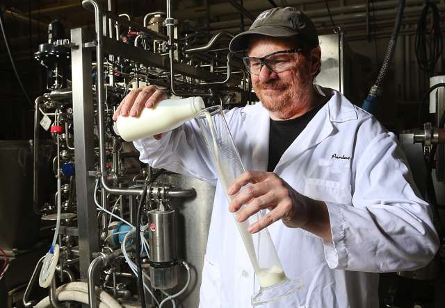 Cientistas criam método para leite de saquinho durar mais de 7 semanas