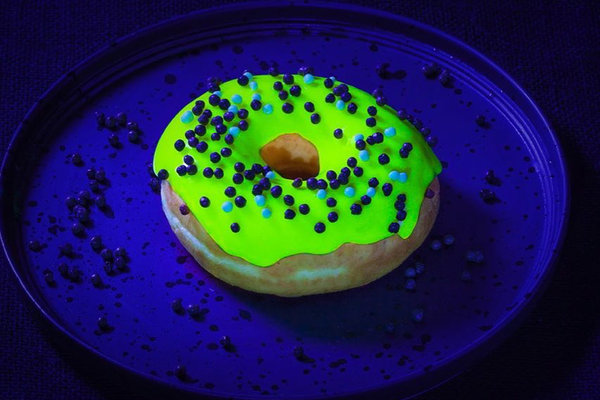 Glonuts: the donuts that glow in the dark have already become a mania